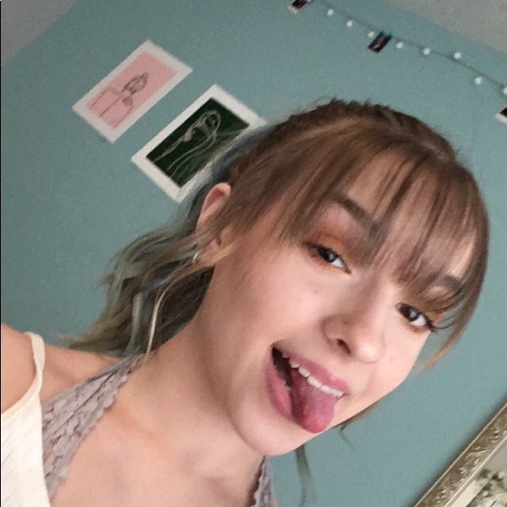 Meet your Posher, Tayia